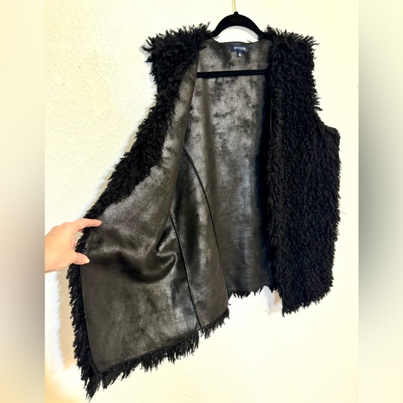 Max Edition Faux Fur Vest - Picture 5 of 8
